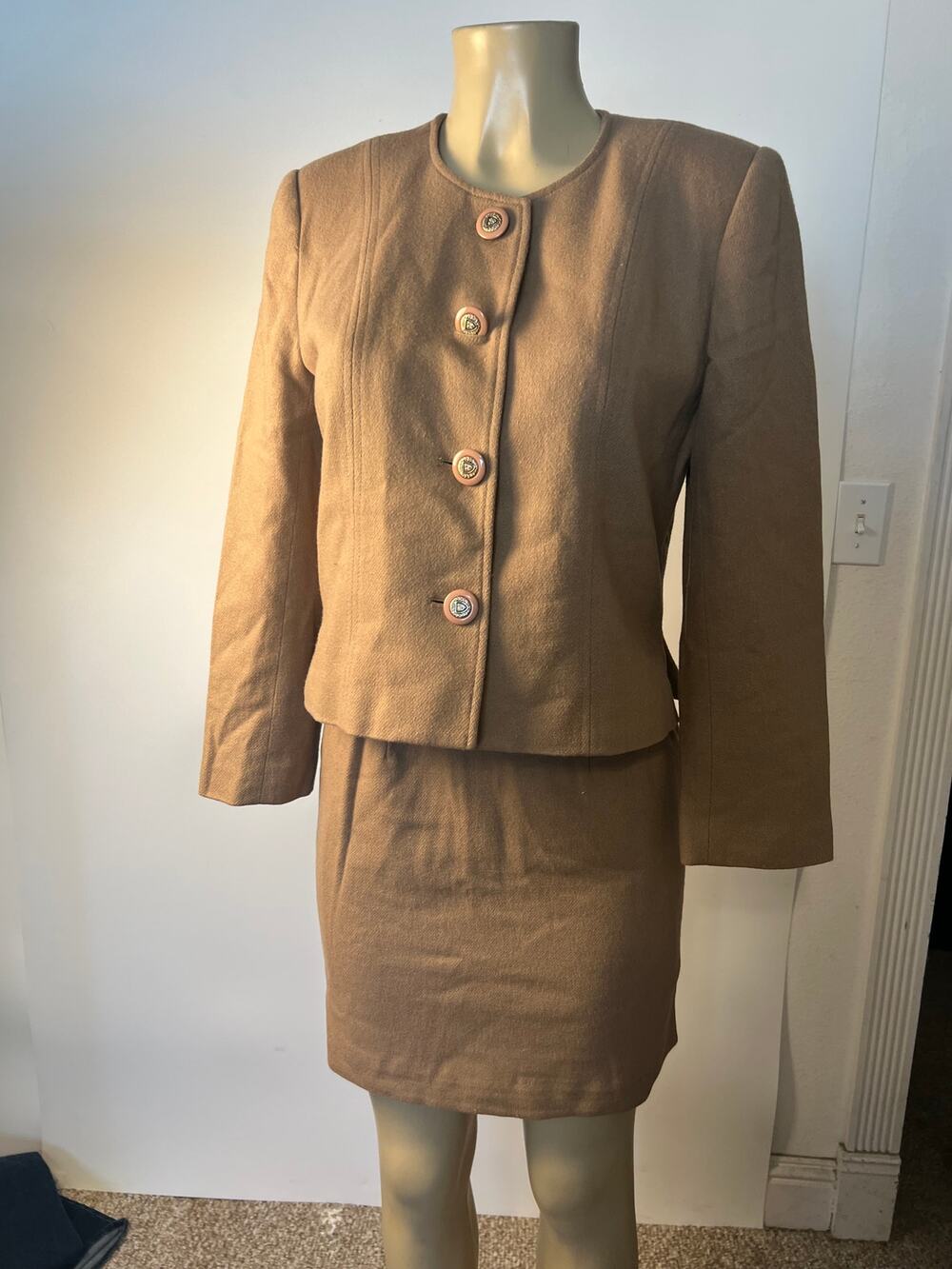 Worthington Skirt and Jacket Suit set 100% wool Size 6P